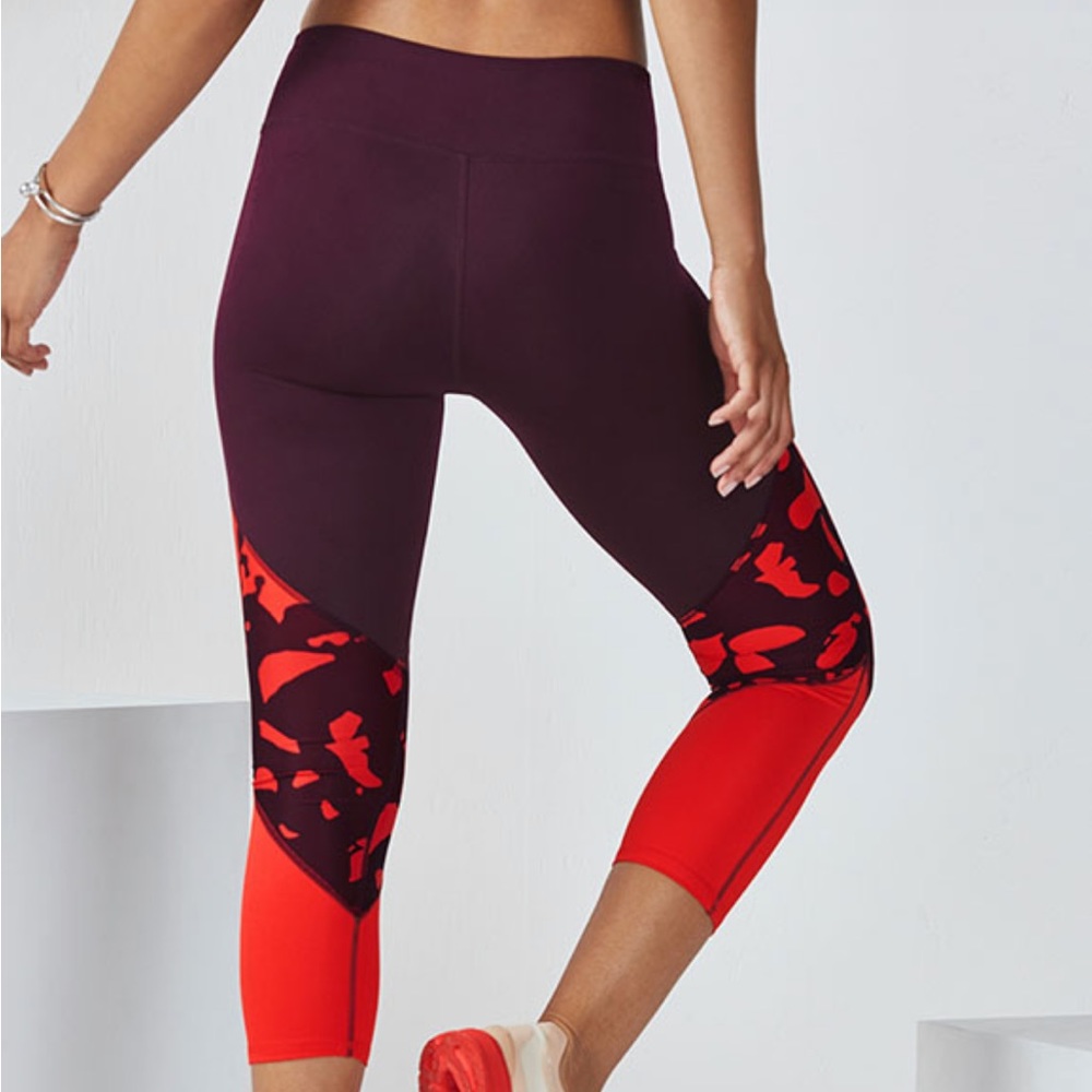 Fabletics Women’s Salar Statement Powerhold Capri Leggings Burgundy - Picture 2 of 13